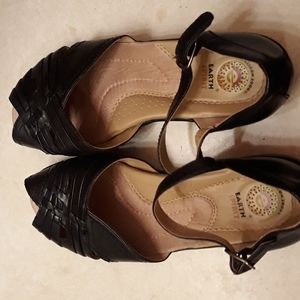 Black Earth Spirit peep toe size 7
